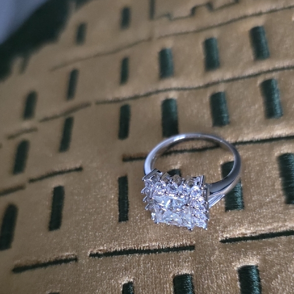 Elegant Silver Diamond Ring Size 9 - Picture 3 of 14